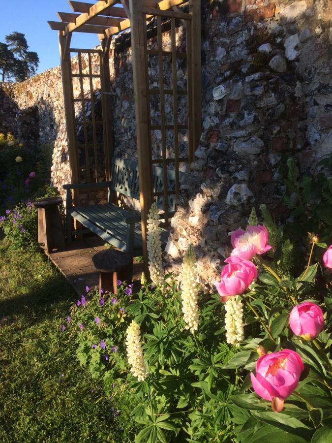 Dairy Cottage Cockley Cley エクステリア 写真
